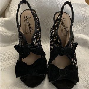 Lace shoes